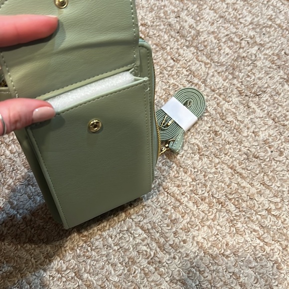 Wallet/crossbody/ phone holder all in one - Picture 3 of 3